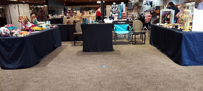 Colonial Estates Shopping Center photo 2