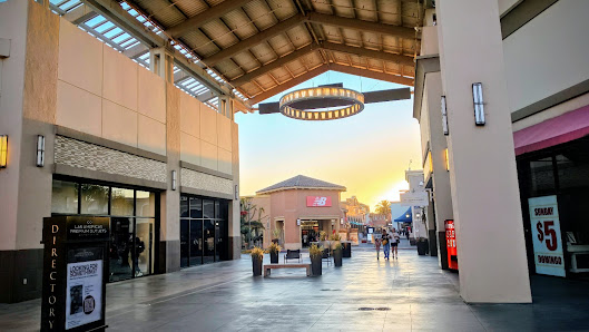 Houston Premium Outlets photo 1
