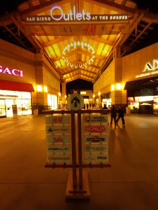Houston Premium Outlets photo 7