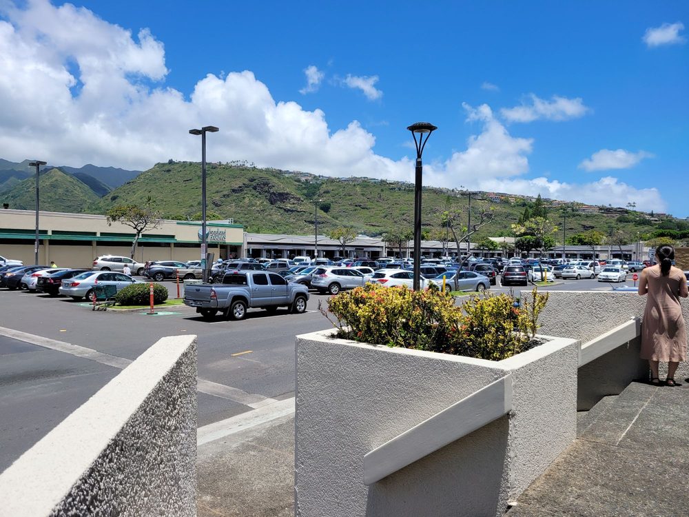 Aina Haina Shopping Center in Honolulu, HI