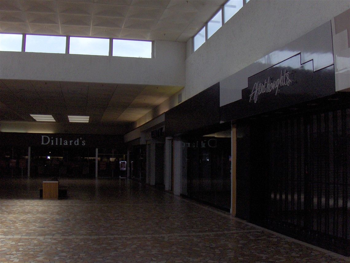 Airport Center Shopping Center in Jonesboro, AR
