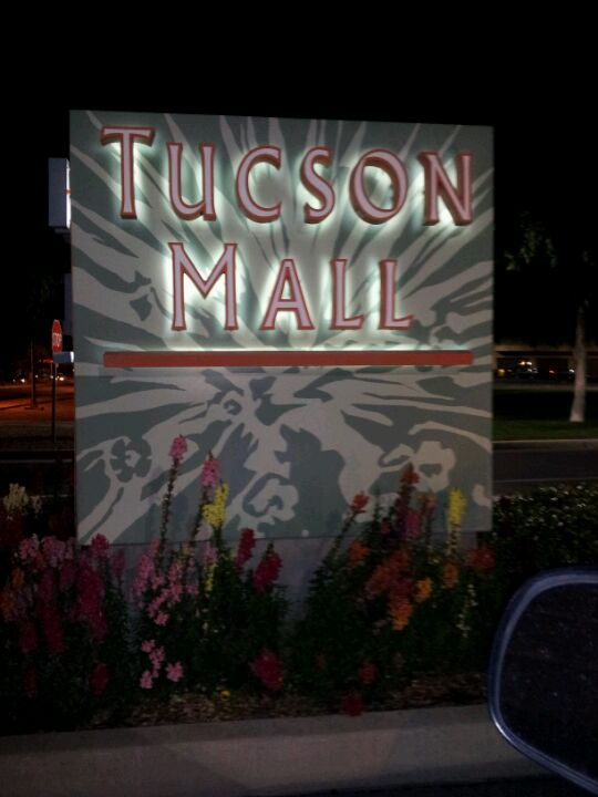 Arizona Pavilions Shopping Center in Tucson, AZ