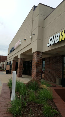 Scottsville shopping center photo 3