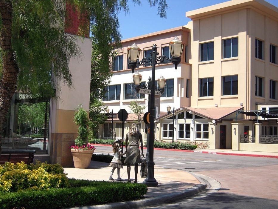Bouquet Center Shopping Center in Santa Clarita, CA