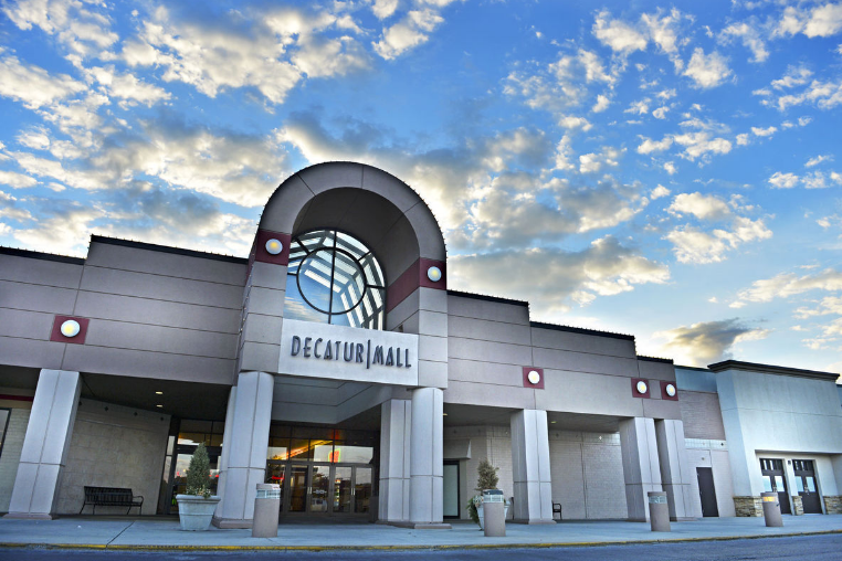 Brettwood Village Shopping Center in Decatur, IL