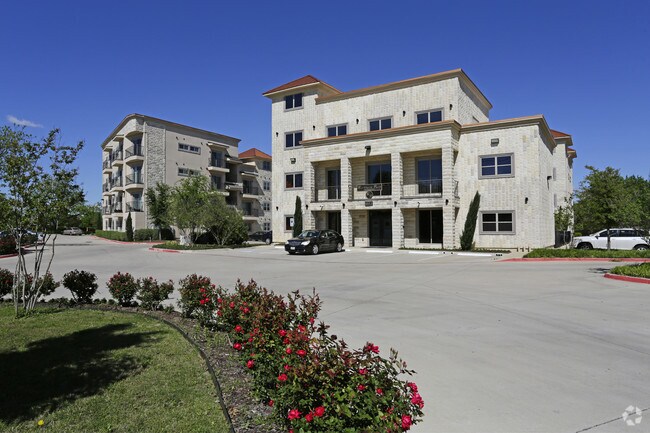 Buckingham Square in Richardson, TX