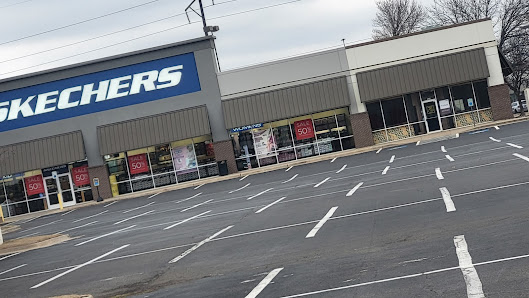Parkway Plaza Shopping Center photo 1