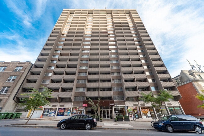 Complexe La Garde | Immeubles Roussin Ltée in Québec City, QC