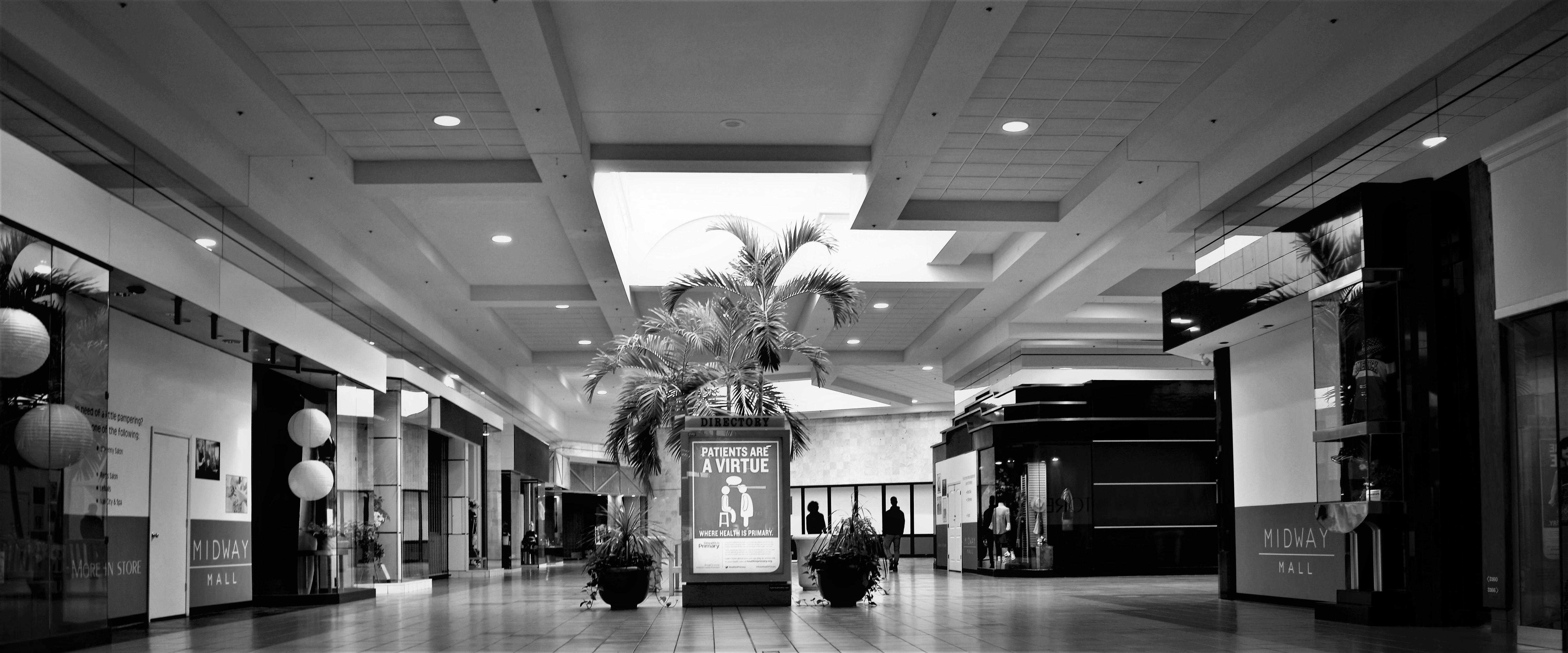 Convenient Shopping Center in Aurora, IL