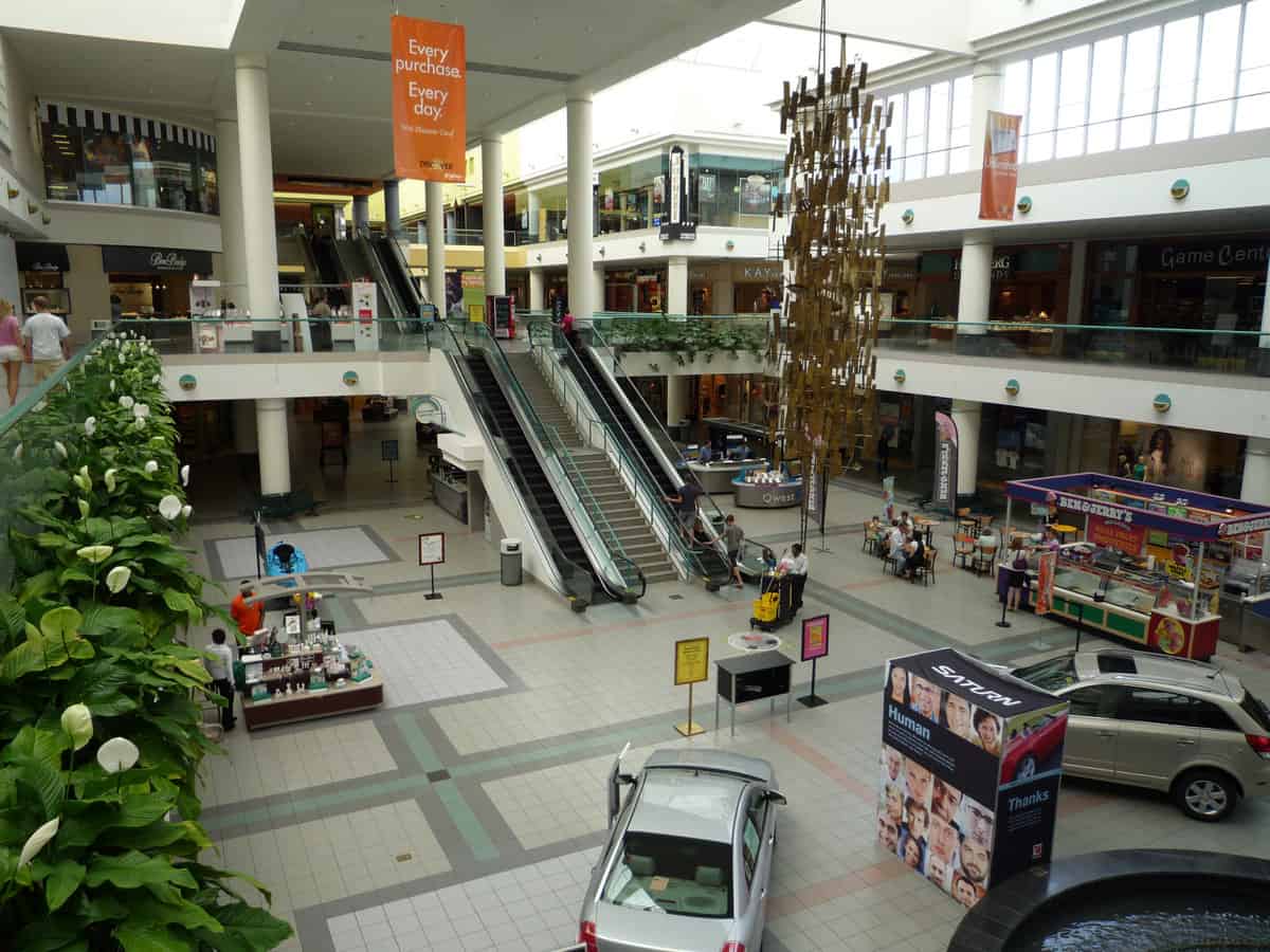 Edenvale Shopping Center in Eden Prairie, MN