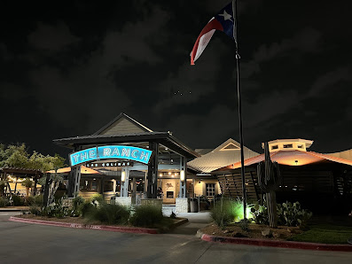 Las Colinas Plaza photo 6