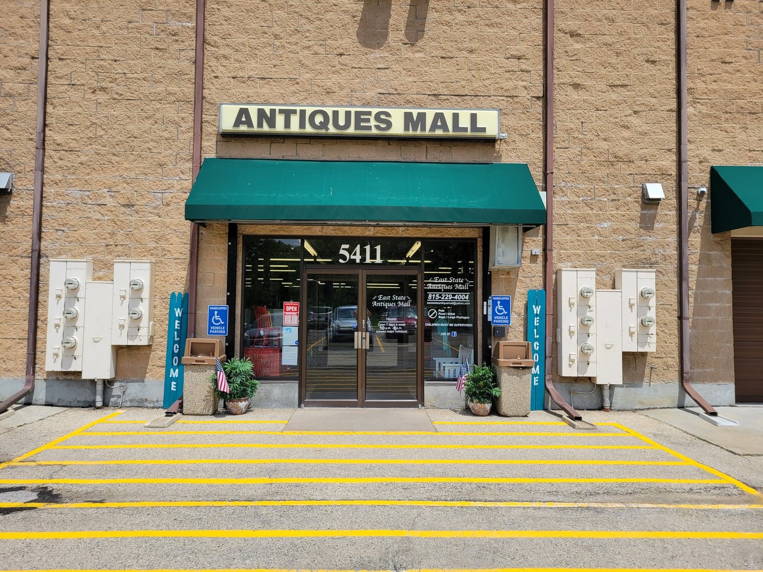 Forest Plaza in Rockford, IL