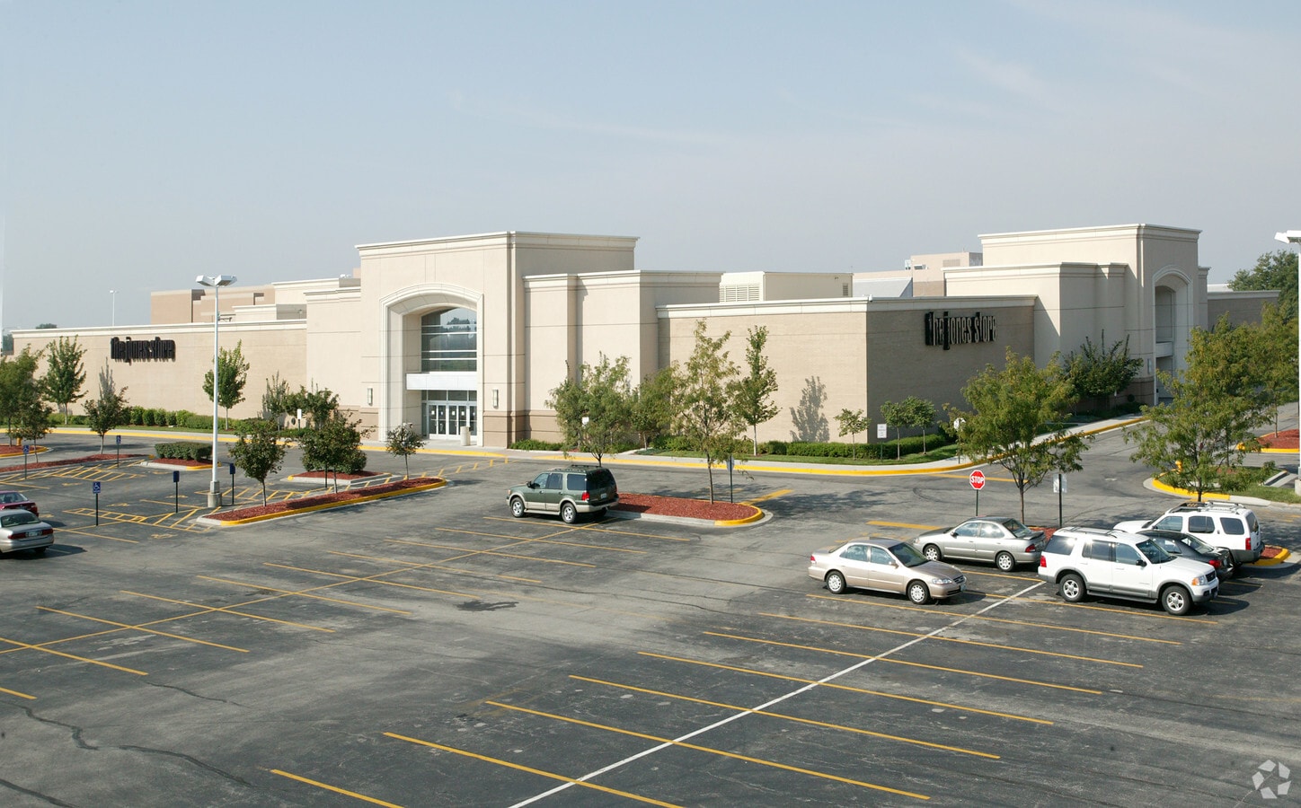 Glenwood Plaza Shopping Center in Overland Park, KS