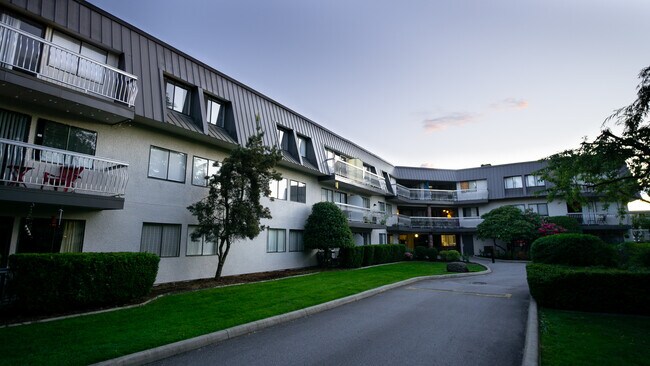 Guildford Place Retail Mall and Professional Building in Surrey, BC