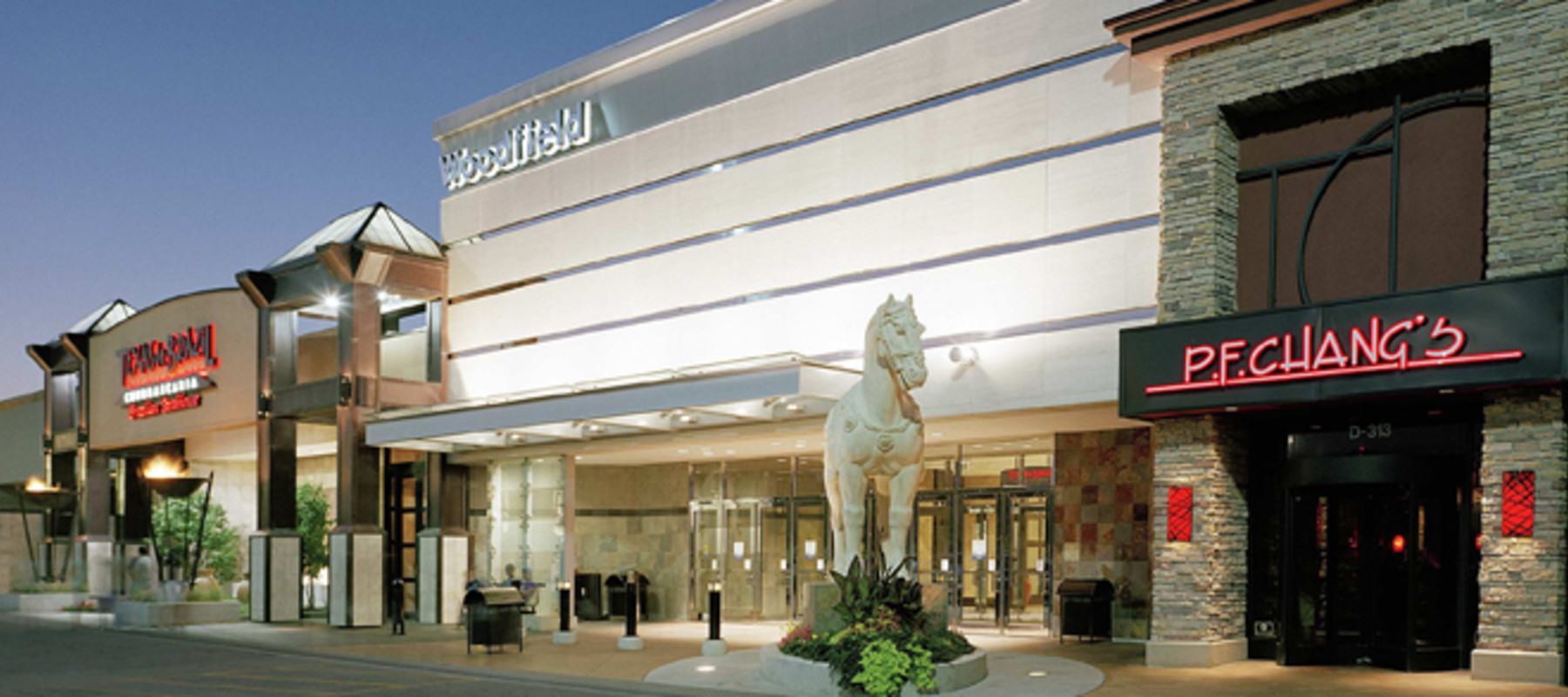 Howard & Western Shopping Center in Chicago, IL