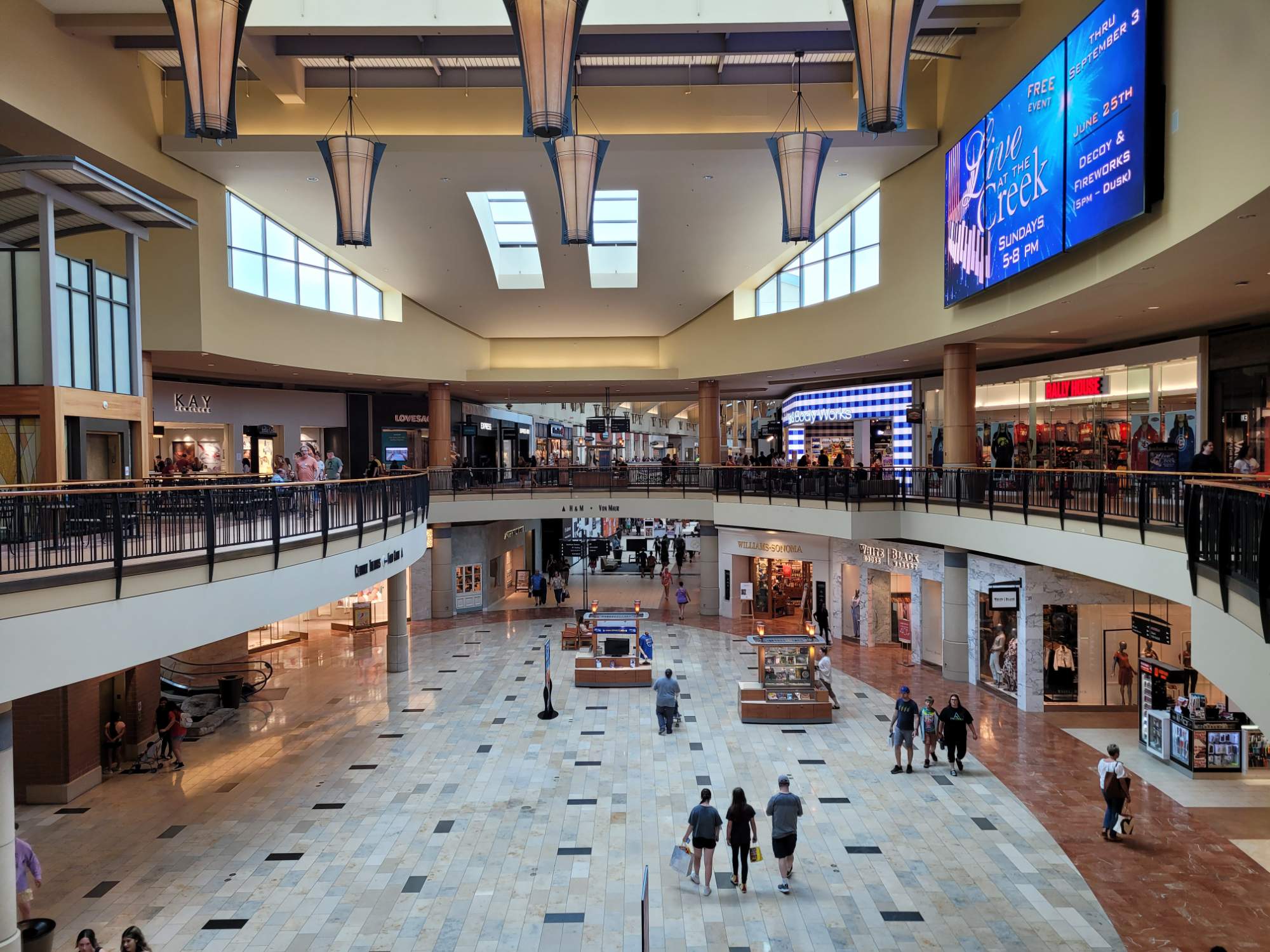 Jordan Creek Mall Info Desk in West Des Moines, IA
