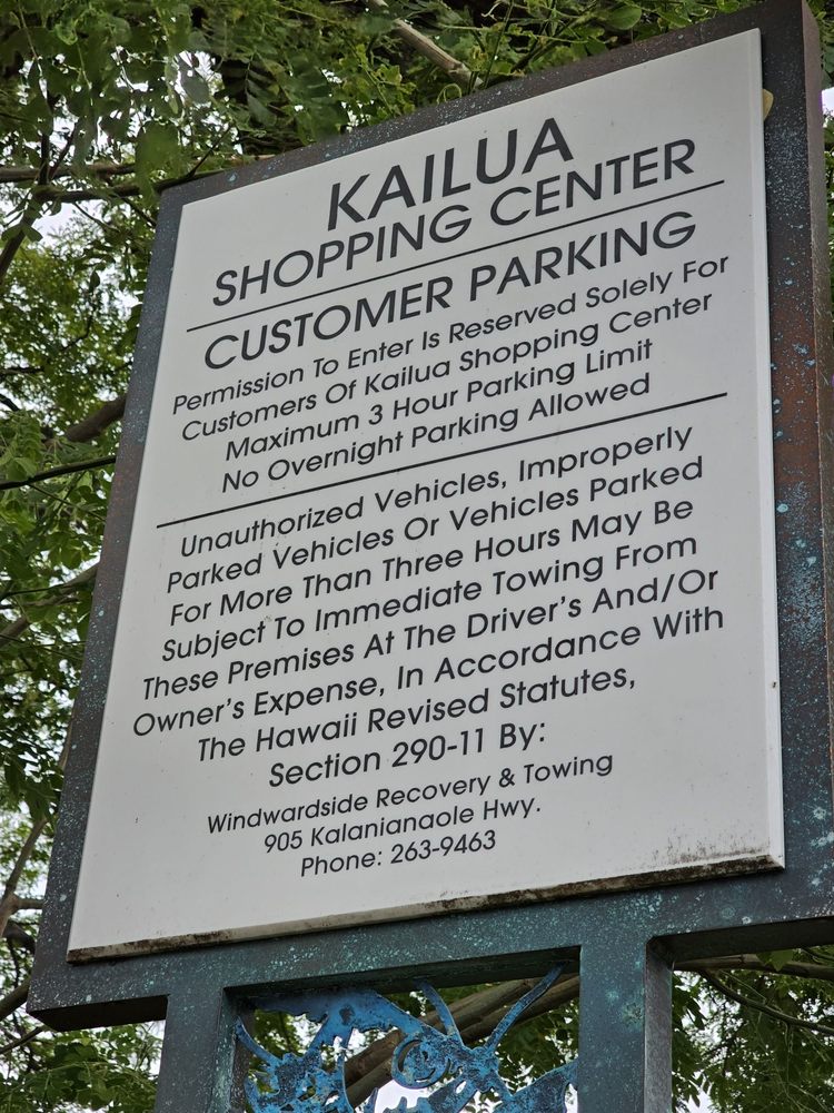 Kailua Shopping Center in Kailua, HI