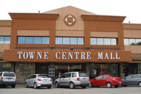 Kelowna Crossing Shopping Centre in Kelowna, BC