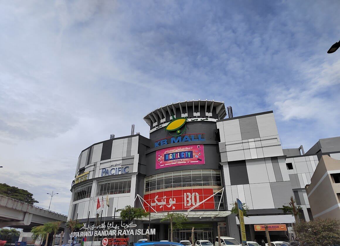 Kistapinanihk Mall in CA, MB