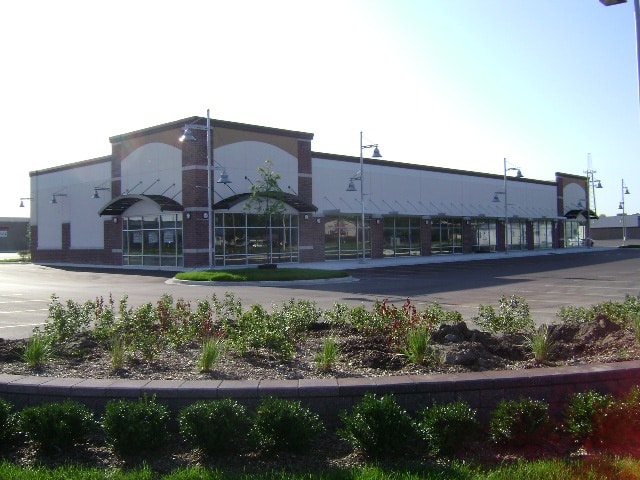 Majestic Plaza Shopping Center in Warren, MI