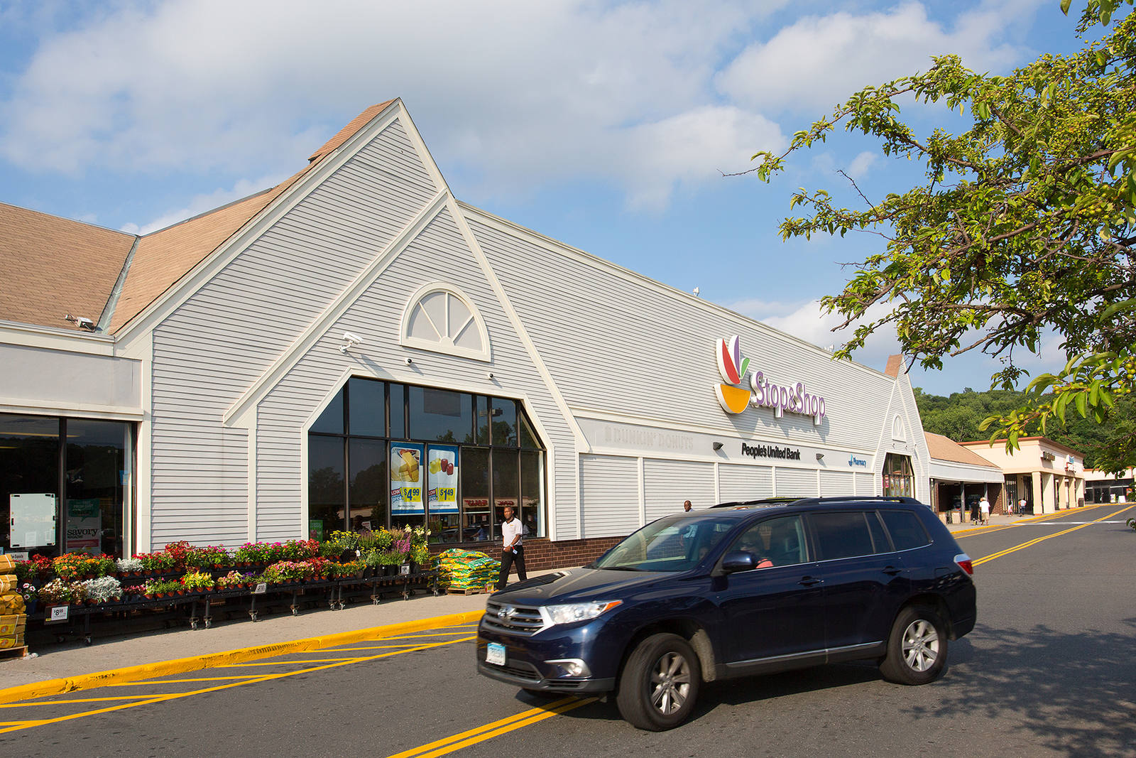 Mall View Plaza in Waterbury, CT