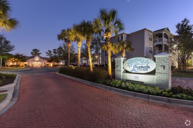 Oakbrook Station Shopping Center in Summerville, SC