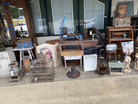 Pine Hollow Shopping Center in Conroe, TX