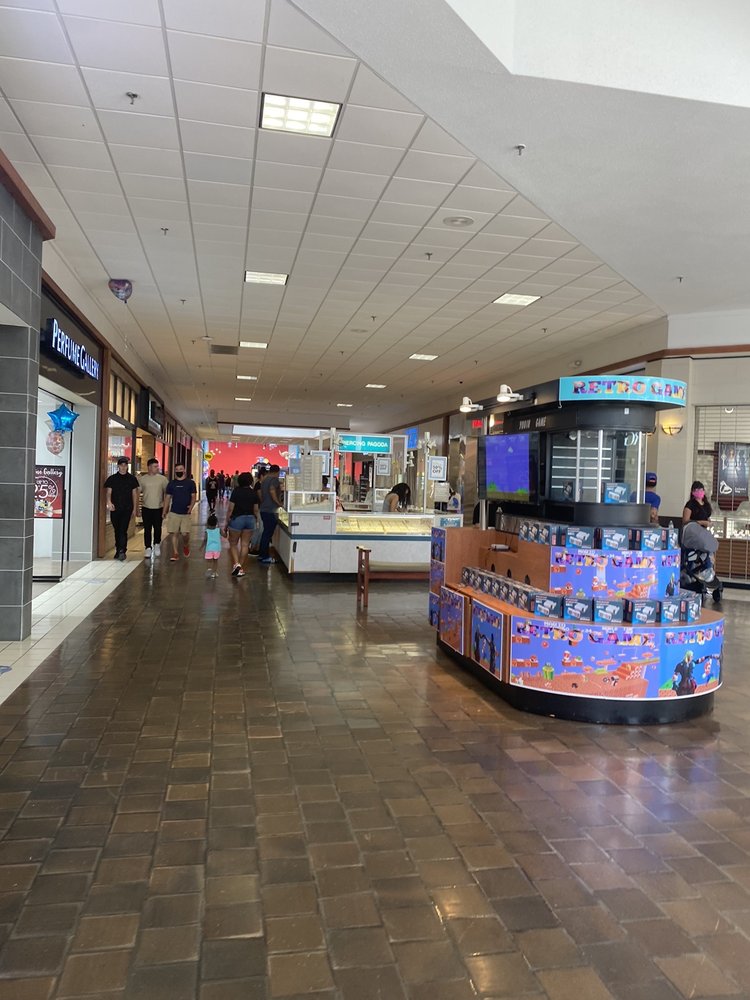 Plaza Shopping Center in Duluth, MN