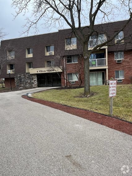 Plaza Verde in Buffalo Grove, IL