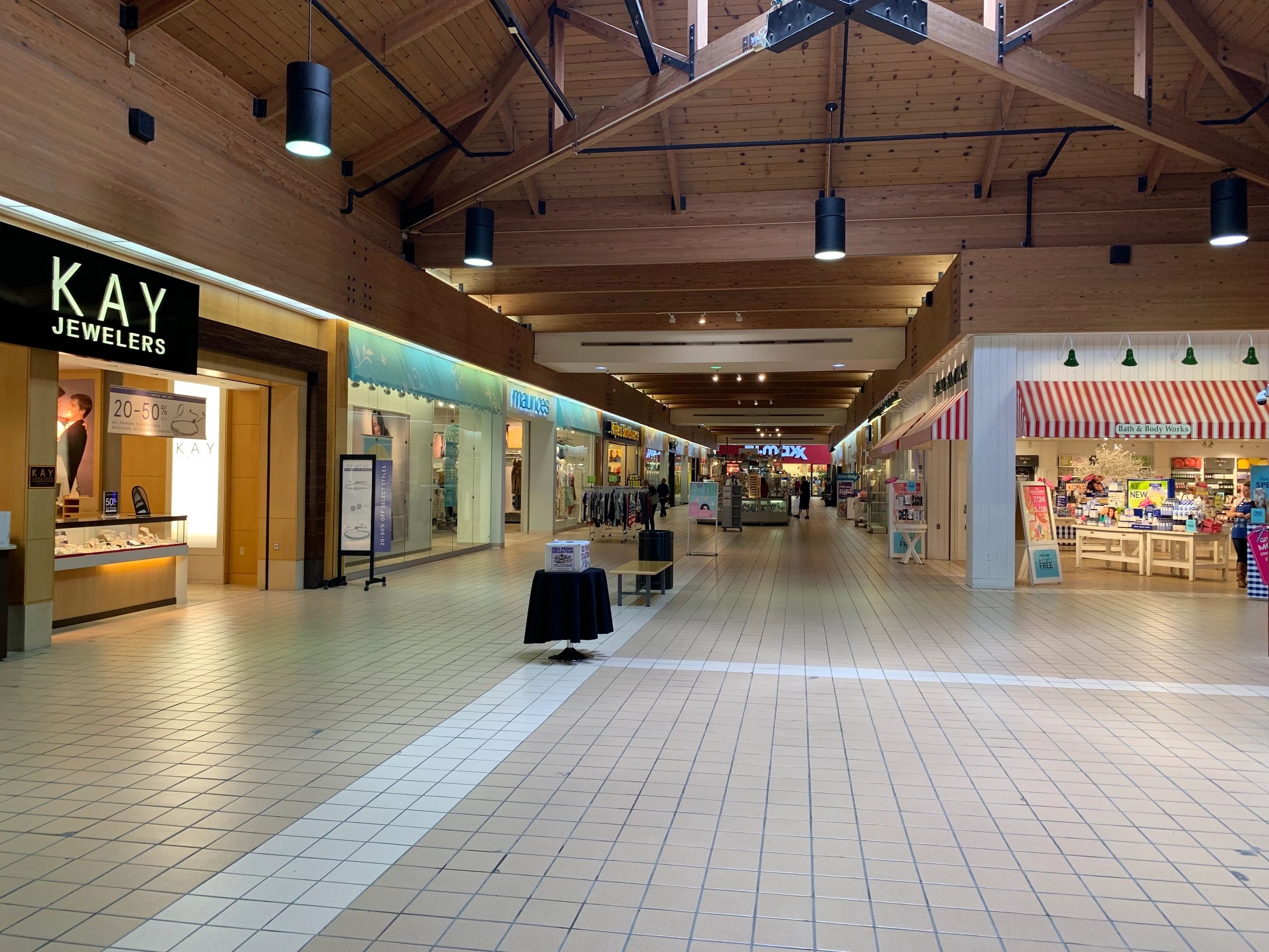 Quarry Shopping Center in Hodgkins, IL
