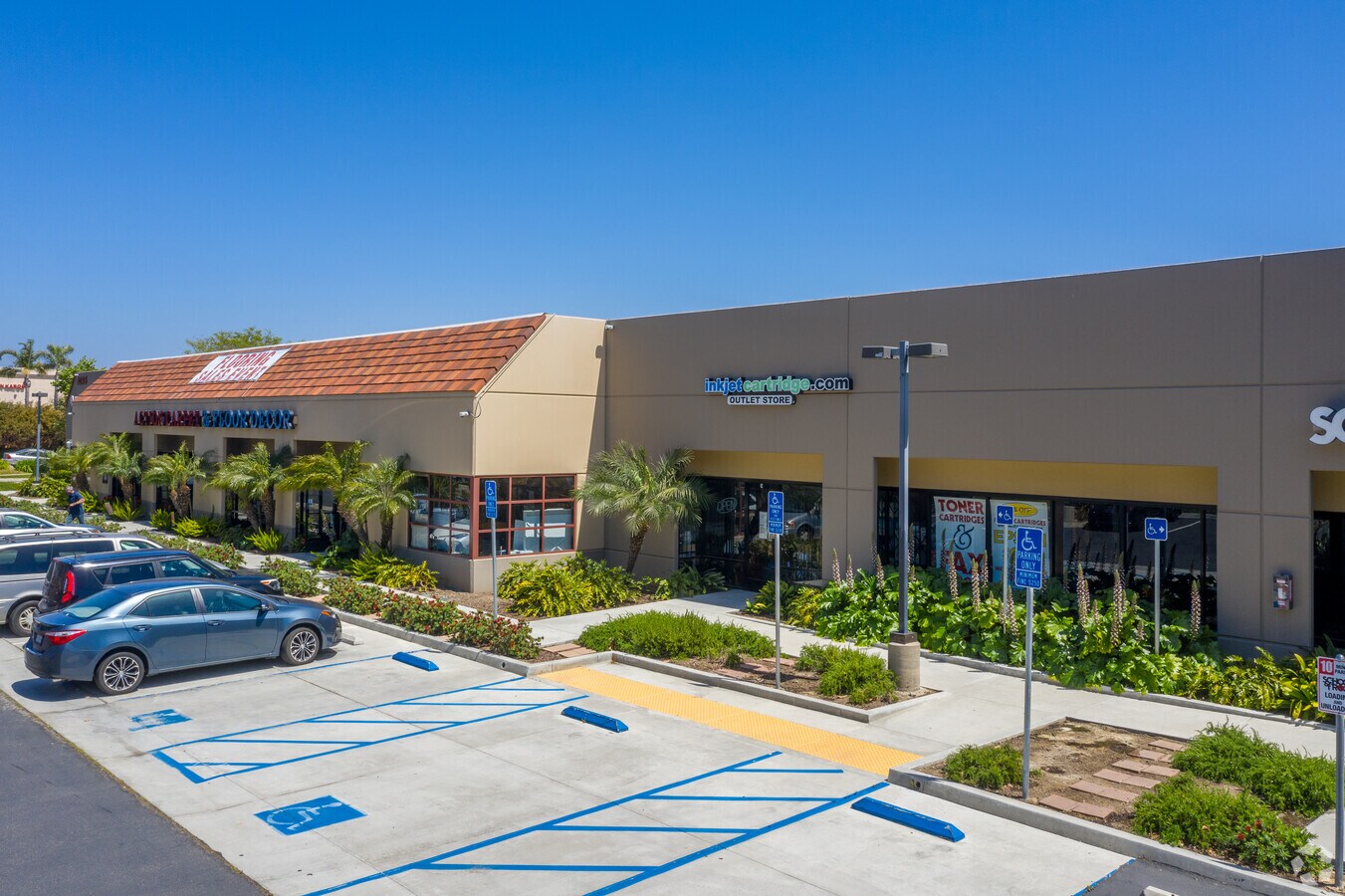 Rancho Del Oro Gateway Shopping Center in Oceanside, CA