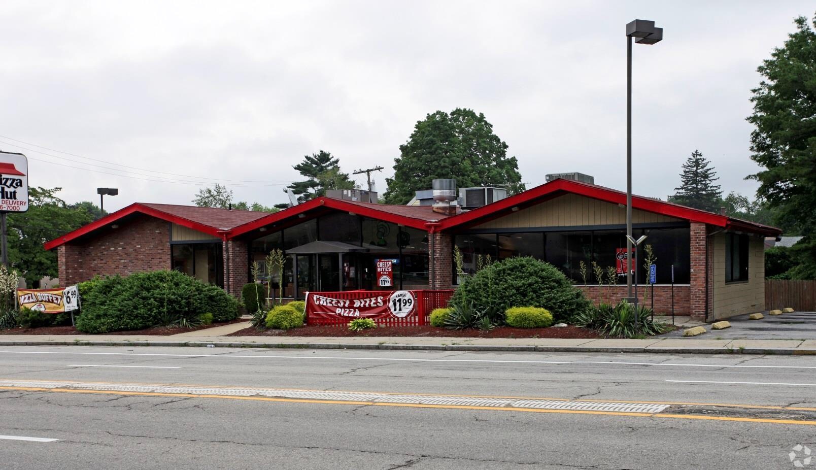 Reservoir Plaza Shopping Center in Cranston, RI