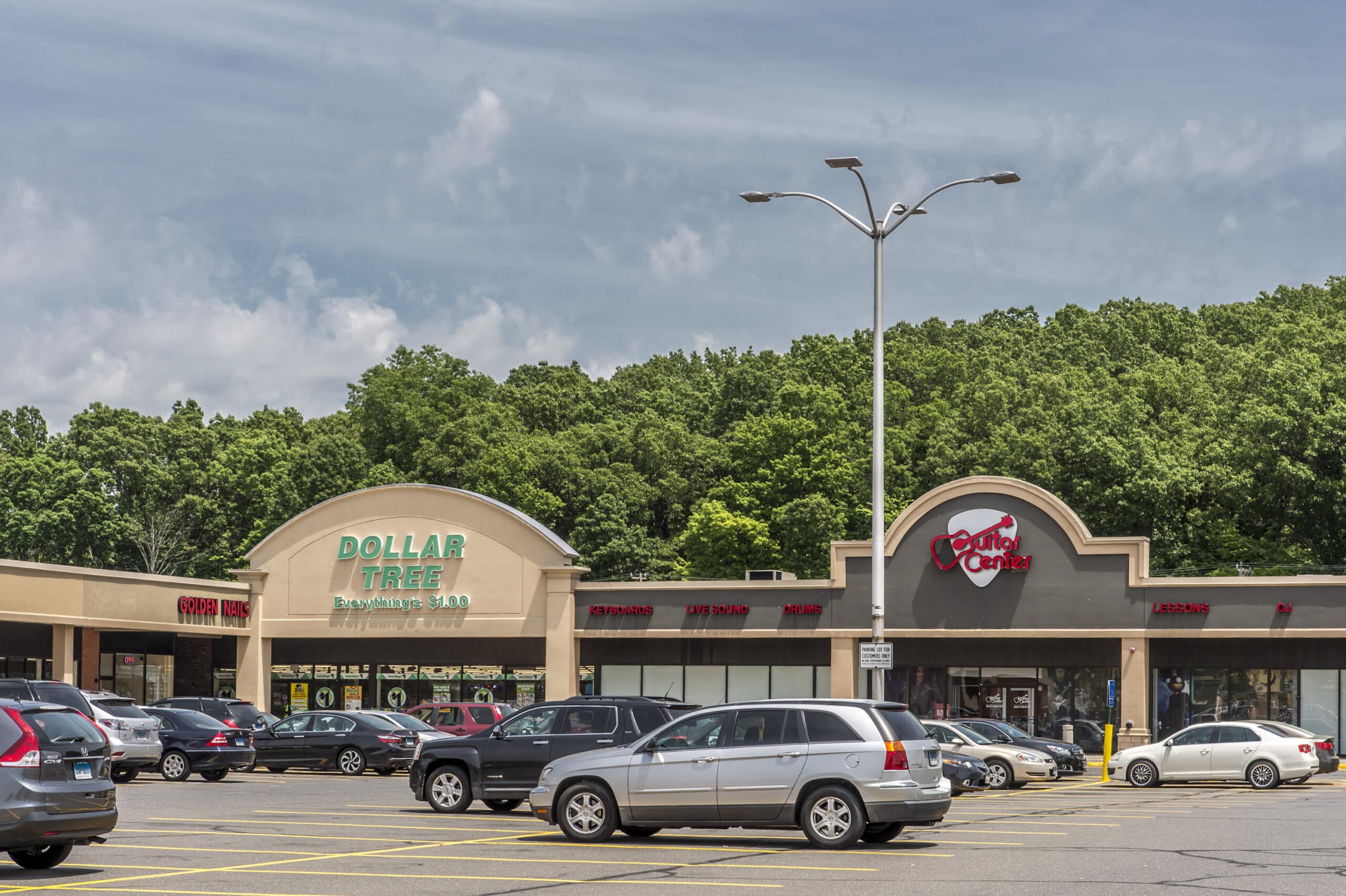 RK QUEEN PLAZA in Southington, CT