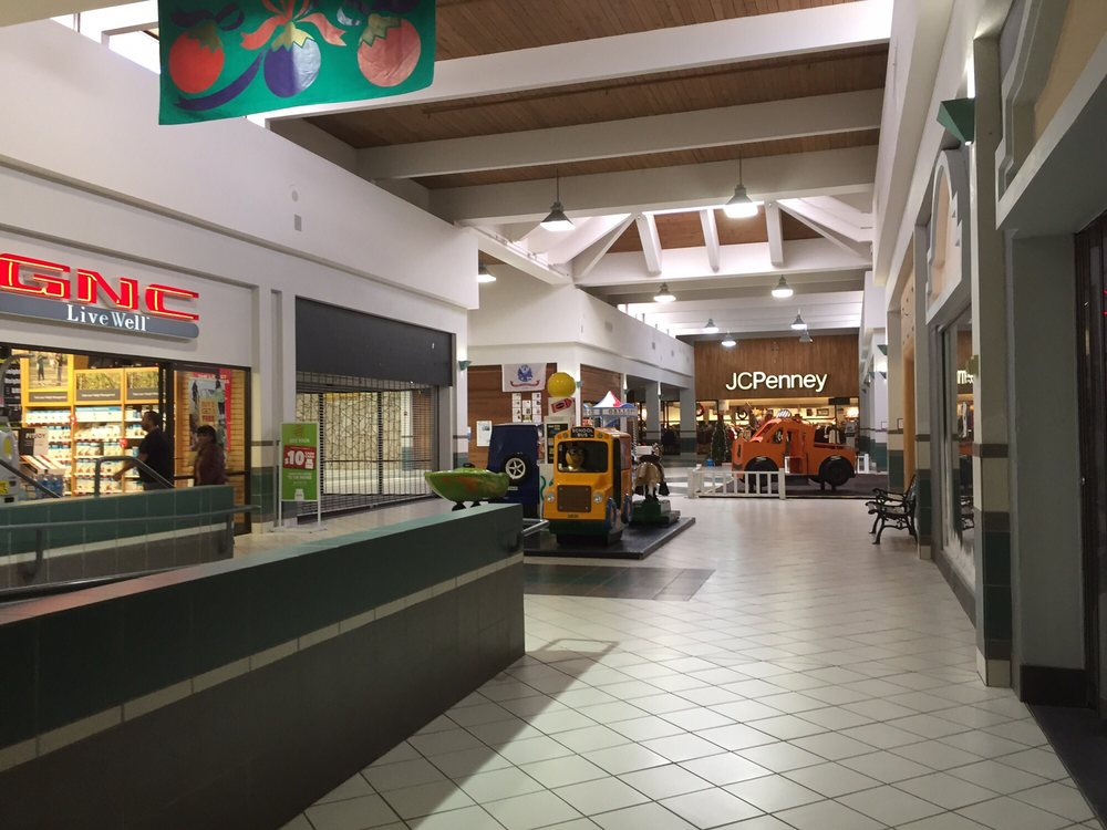 Roswell Village Shopping Center in Roswell, GA