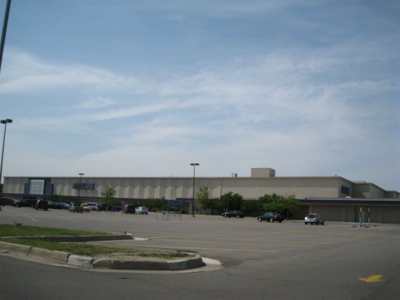 TROY MAPLE PLAZA in Troy, MI