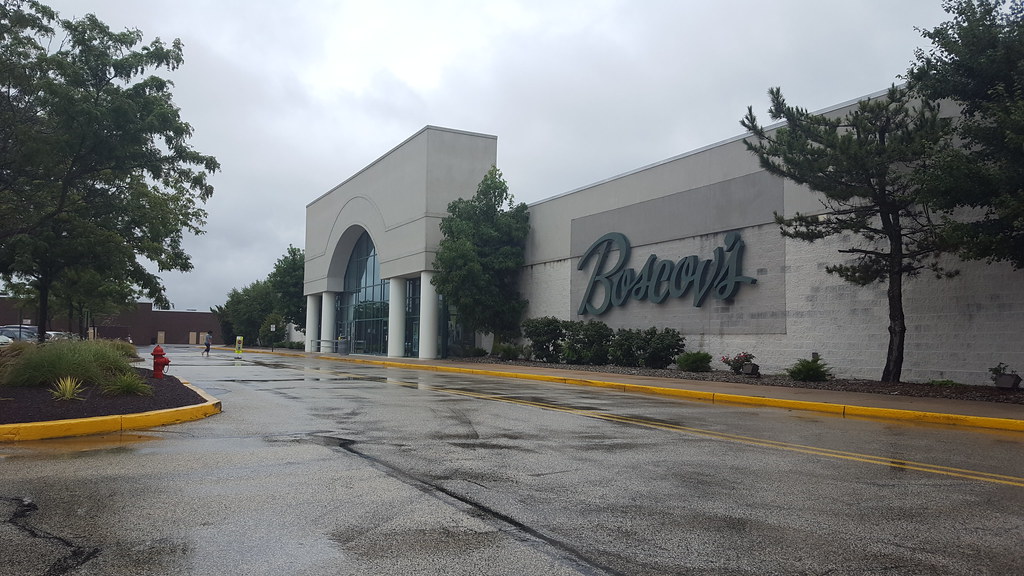 Vineland Shopping Center in Vineland, NJ
