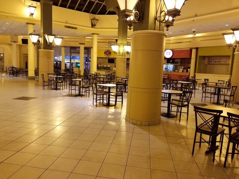 West Esplanade Plaza in Kenner, LA
