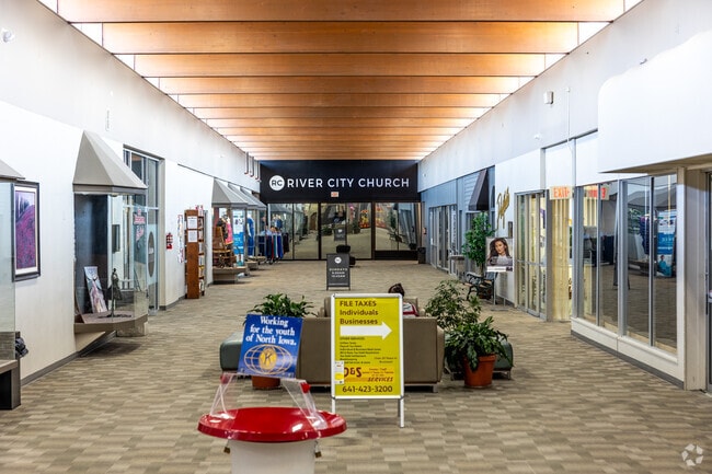 Willowbrook Mall in Mason City, IA