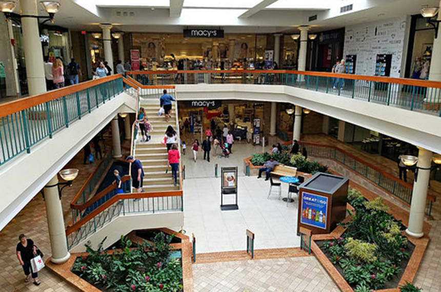 Woodbridge Mall in Woodbridge, ON